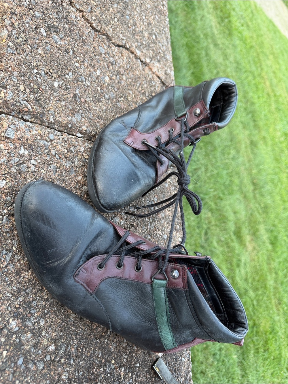Dan exx danexx vintage Chukka Boots with Burgundy and Dark Green Accents